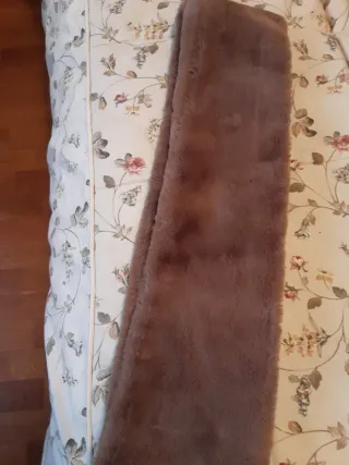 Cuello de pelo marrón, más color tierra