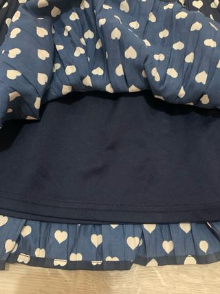 Falda vuelo azul marino con corazones