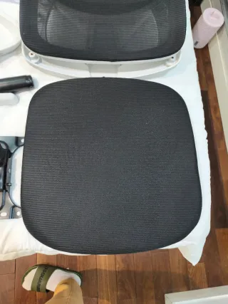 Sedia ergonomica da ufficio bianca e nera