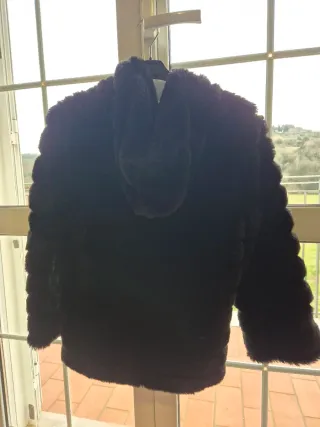 Giacca effetto pelliccia nera a bande