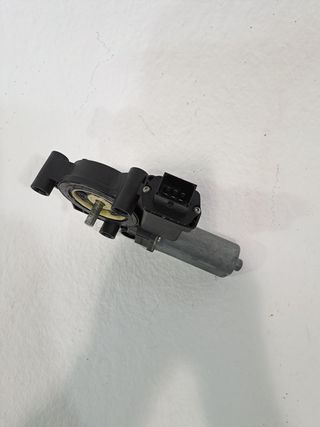 MOTOR ELEVALUNAS DELANTERO IZQUIERDO OPEL CORSA D