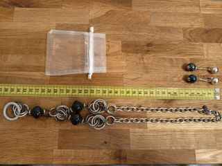 Parure di collana e orecchini con perle di ematite