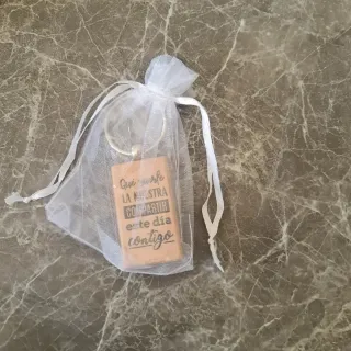 60 Llaveros Madera Grabados
