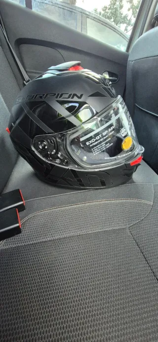 Talla M nuevo en embalaje original con accesorios.