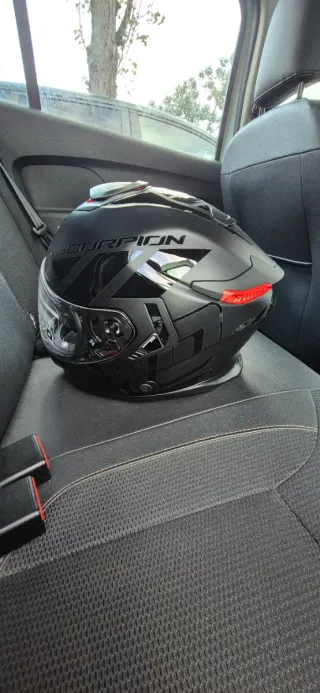 Talla M nuevo en embalaje original con accesorios.