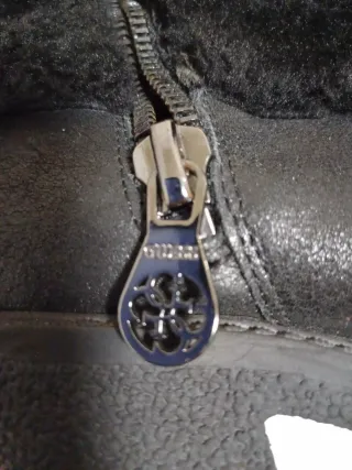 Botines Guess Negros con Cremallera y Pelo