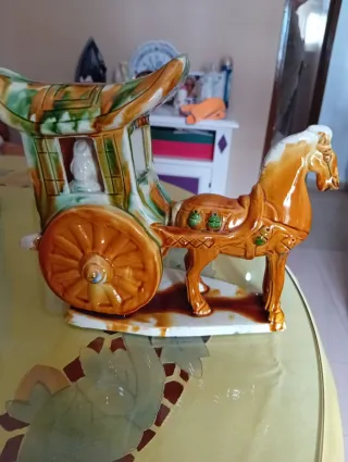 Figura vintage carro con figura porcelana china