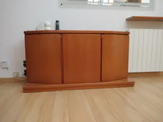 Mueble bajo comedor de madera