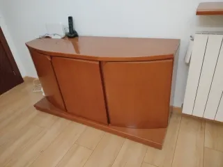 Mueble bajo comedor de madera