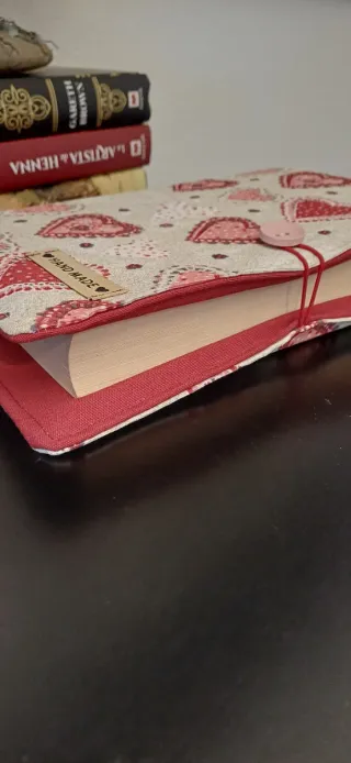 Forro de tela para libros hecho a mano