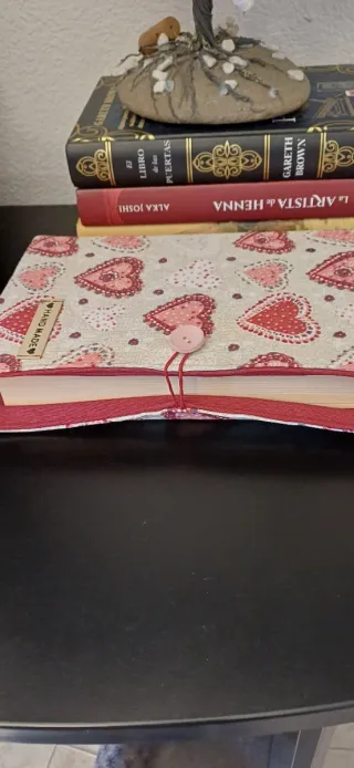 Forro de tela para libros hecho a mano