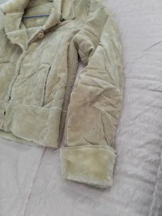 Chaqueta beige con forro de pelo