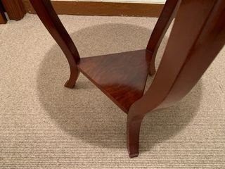 Mesa auxiliar redonda de madera