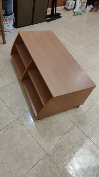 Mueble TV con ruedas