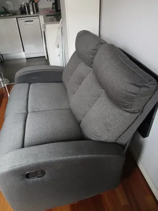 Sofá 2 plazas con reposapiés abatible