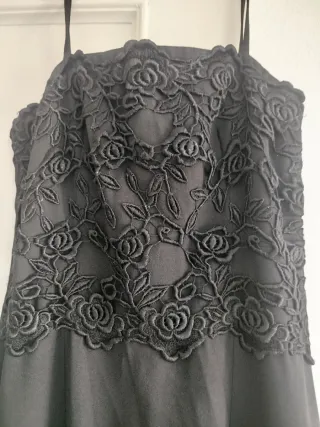 Vestido de fiesta negro con encaje