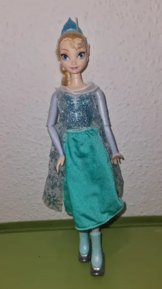 Muñeca Elsa patinadora de Frozen Vestido Azul