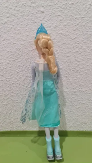 Muñeca Elsa patinadora de Frozen Vestido Azul