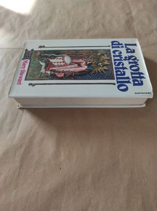 Libro la grotta di cristallo Mary Stewart