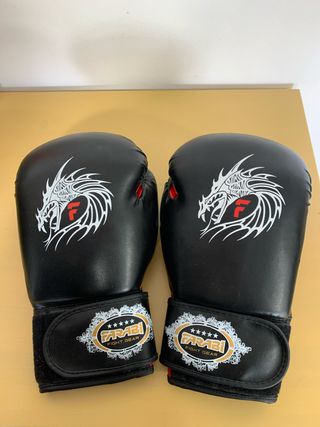 Guantes de Boxeo Negros con Diseño de Dragón