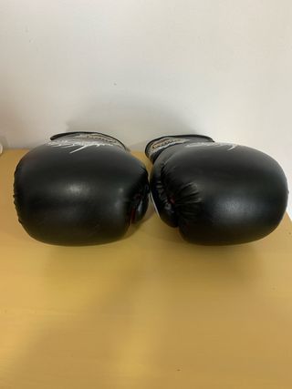Guantes de Boxeo Negros con Diseño de Dragón