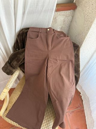 Pantalones marrones anchos