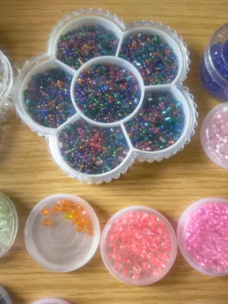 Lote de abalorios multicolor