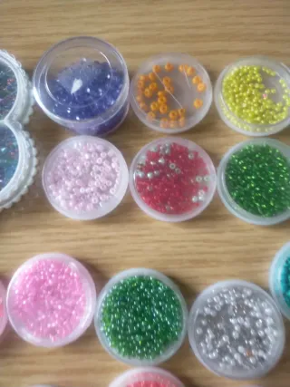 Lote de abalorios multicolor