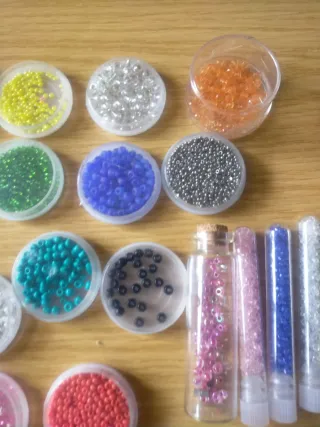 Lote de abalorios multicolor