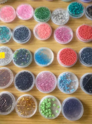 Lote de abalorios multicolor