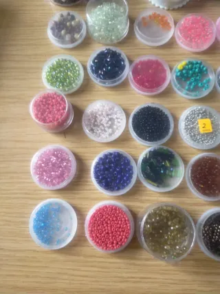 Lote de abalorios multicolor