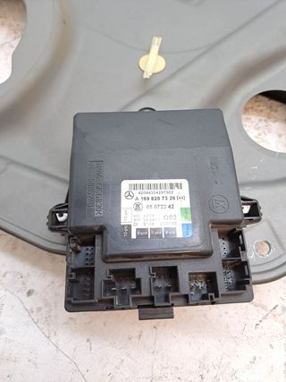 ELEVALUNAS DELANTERO IZQUIERDO MERCEDES-BENZ CLASE B (W245)