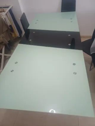 Mesa de comedor grande de cristal