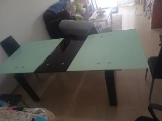 Mesa de comedor grande de cristal