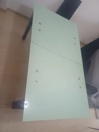 Mesa de comedor grande de cristal