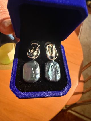 Pendientes perlas naturales negras y plateadas