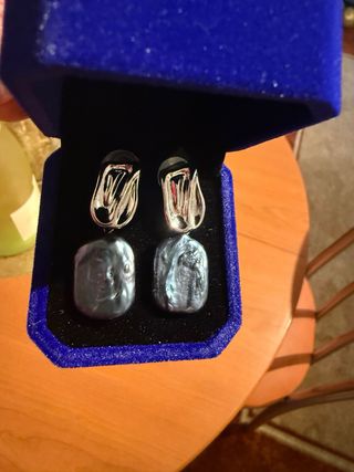 Pendientes perlas naturales negras y plateadas