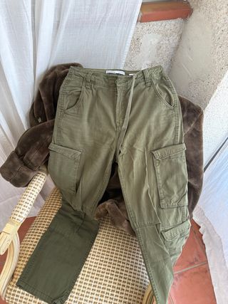 Pantalones cargo Bershka verdes