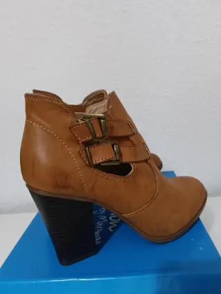 Botines marrones con hebillas