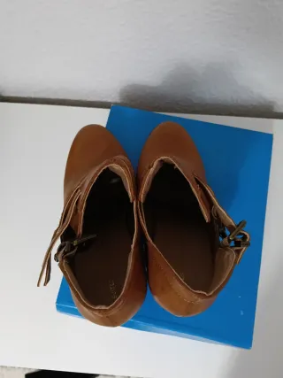 Botines marrones con hebillas