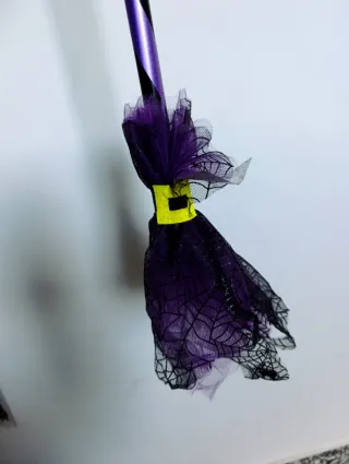 Escoba Bruja Morada