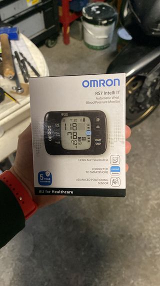 Omron RS7 Intelli IT Tensiómetro Muñeca