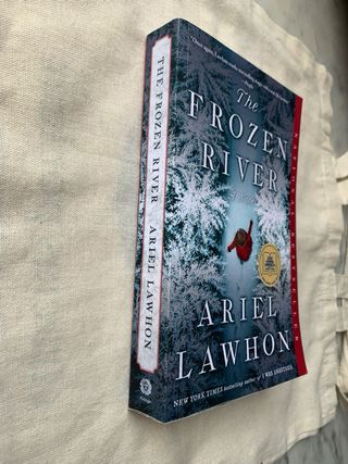 Libro en inglés: The frozen river.