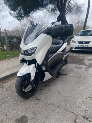 Yamaha NMAX Maxi Scooter Automática
