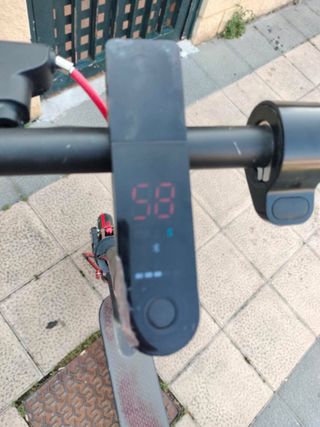 Patinete Eléctrico Rojo y Negro