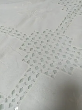 Mantelería grande de hilo en perfecto estado