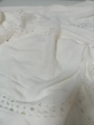 Mantelería grande de hilo en perfecto estado