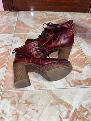 Botines de piel marrones con cordones