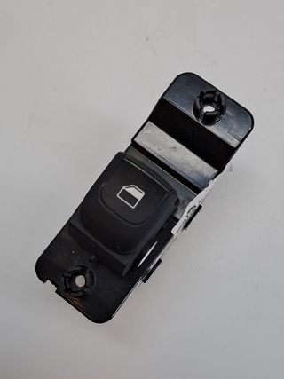 MANDO ELEVALUNAS DELANTERO DERECHO KIA STONIC