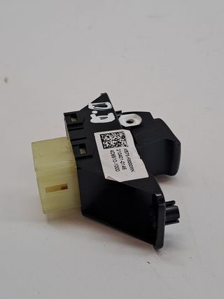 MANDO ELEVALUNAS DELANTERO DERECHO KIA STONIC